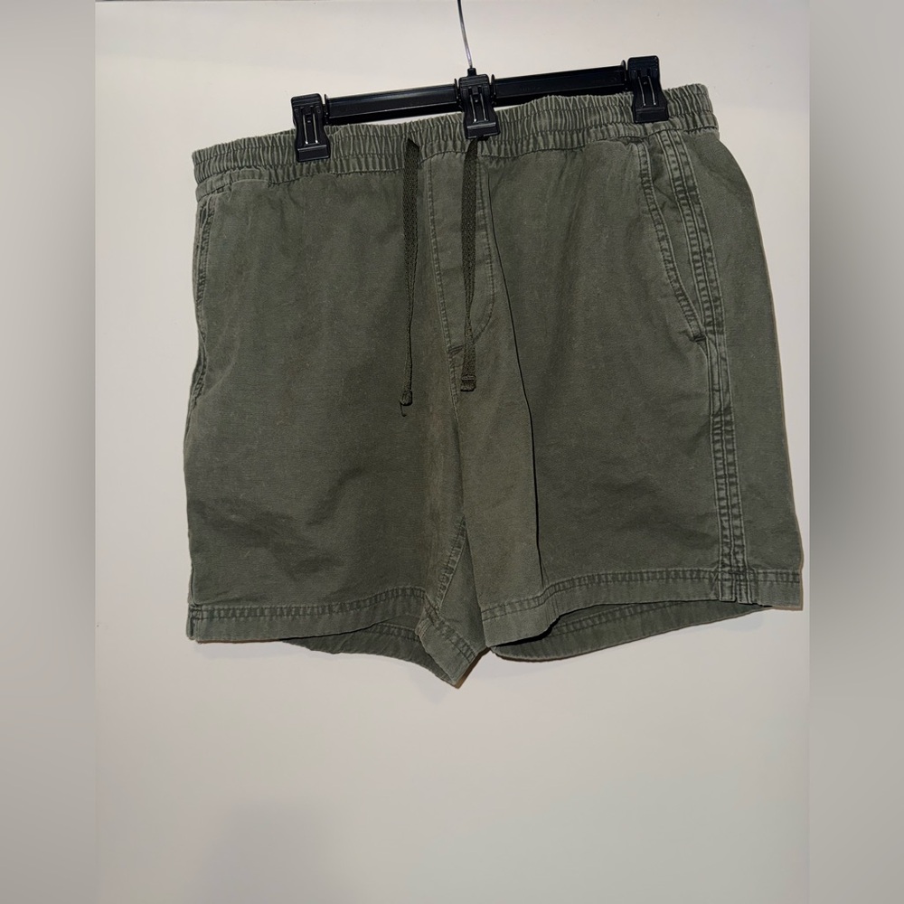 Abercrombie and Fitch Men’s Green Khaki Short Size Large
